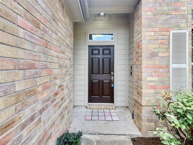Building Photo - 14829 Fernhill Dr
