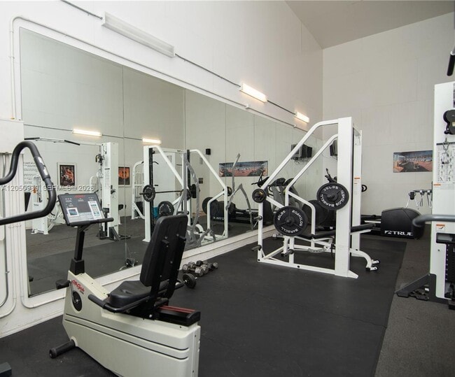 Building Photo - 9999 Summerbreeze Dr