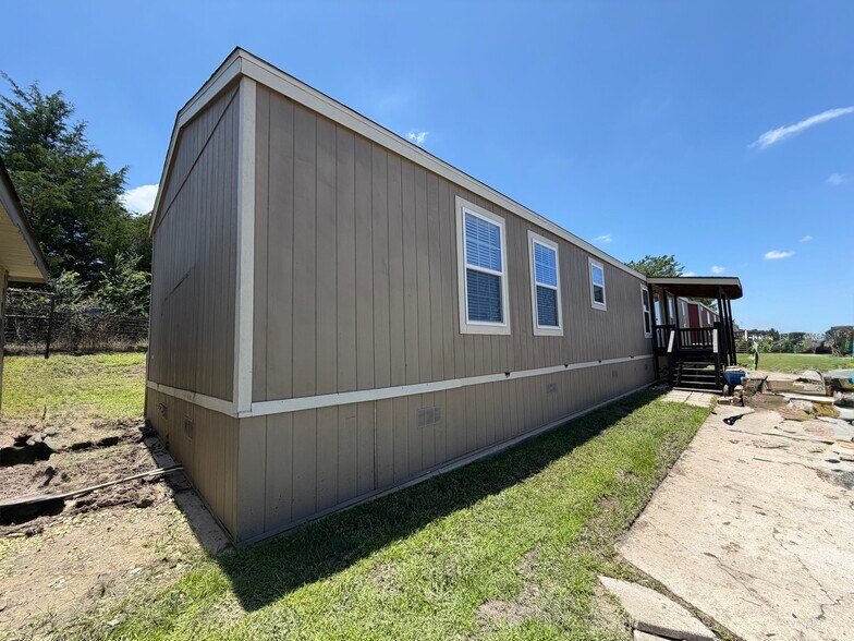 Building Photo - 709 N Collins Fwy