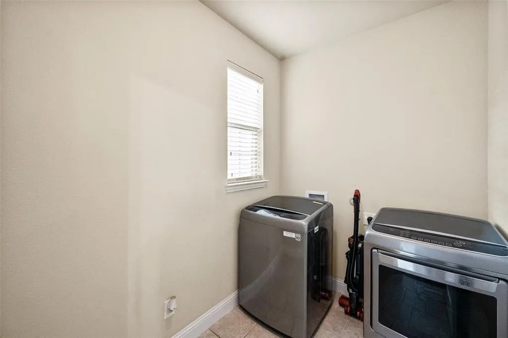 Building Photo - 2630 Villa Di Lago Dr