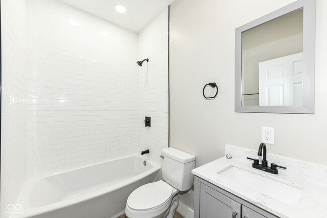 Building Photo - Three Bedroom Duplex Located Near Meridian St and 30th Street