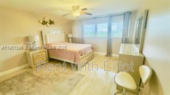 Building Photo - 329 SE 3rd St