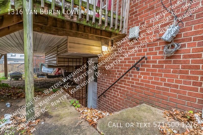 Building Photo - Charming 1 Bd/1Bth Lower Level Apartment i...