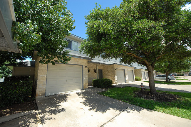 Building Photo - Westwood Townhomes