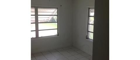 Building Photo - 752 NW 24th Ct