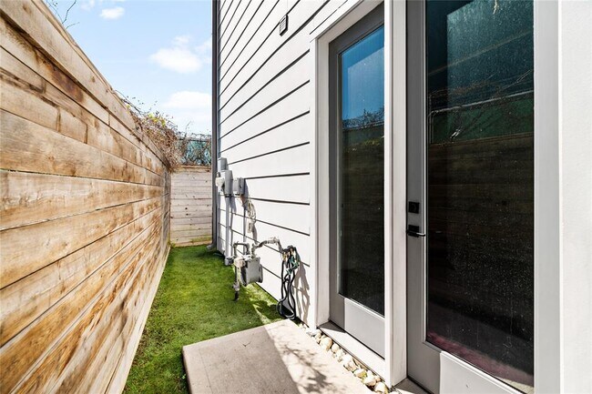 Building Photo - 1817 Elite Dr
