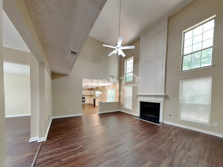 Building Photo - 3800 Oak Park Dr