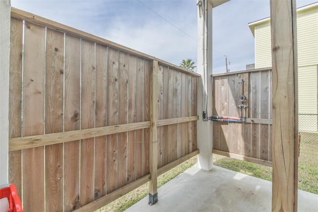 Building Photo - 4022 Fort Bend Dr