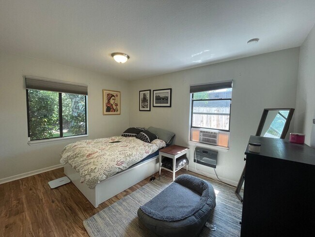 Building Photo - Charming S. Tabor 2 Bed + Bonus Room, 2 Ba...