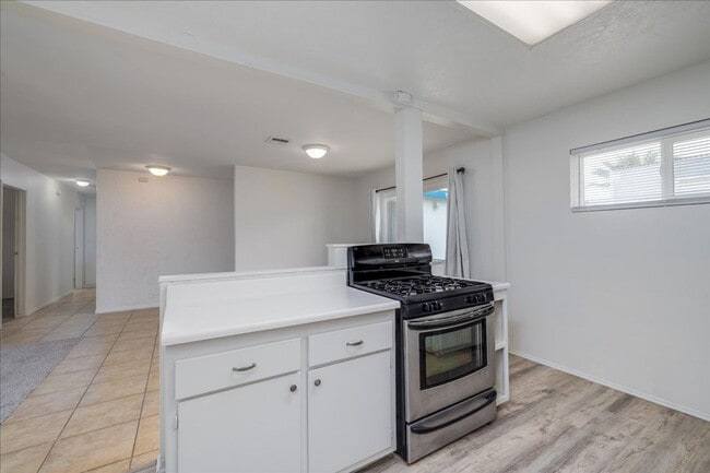 Building Photo - 3 Bed / 2 Bath Home with Two-Car Garage, Laundry and a Storage Shed/Work Space