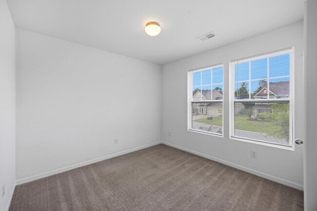 Building Photo - 442 Thoroughbred Dr
