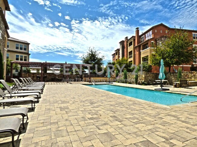 Building Photo - Beautiful 2/2.5 in Carrollton-Farmers Branch ISD For Rent!