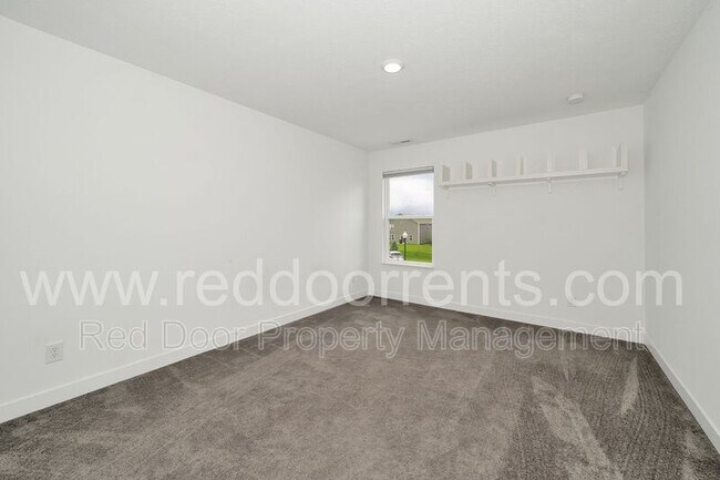 Building Photo - 6380 Apperson Dr