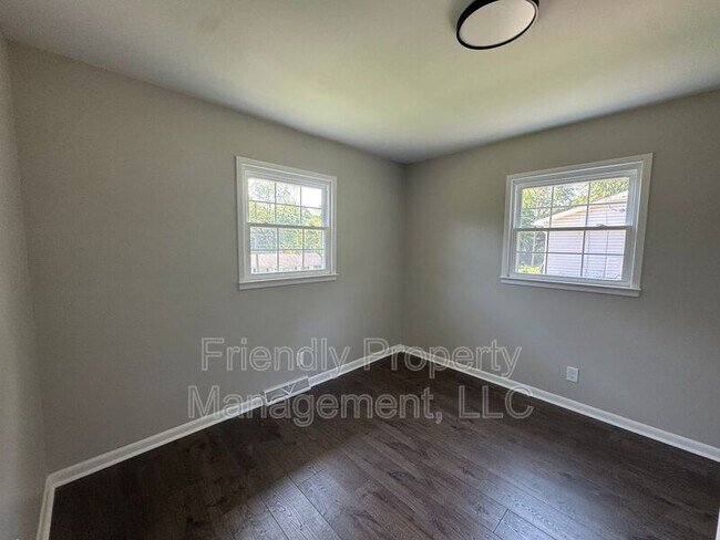 Building Photo - 906 Beaumont Ave