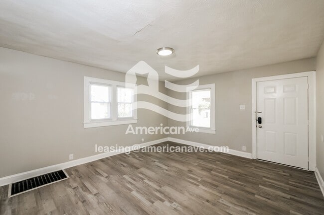 Building Photo - 3772 N Parker Ave