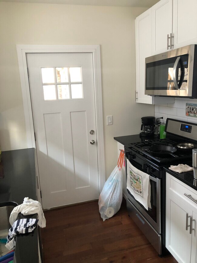 Building Photo - 4424-4432 N Wolcott Ave