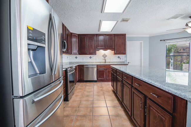 Kitchen - 9630 Hillside Trail