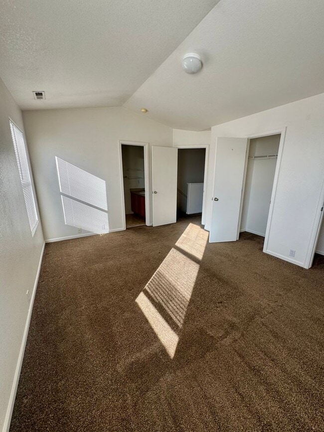 Building Photo - TWO BEDROOM TOWNHOME with AC