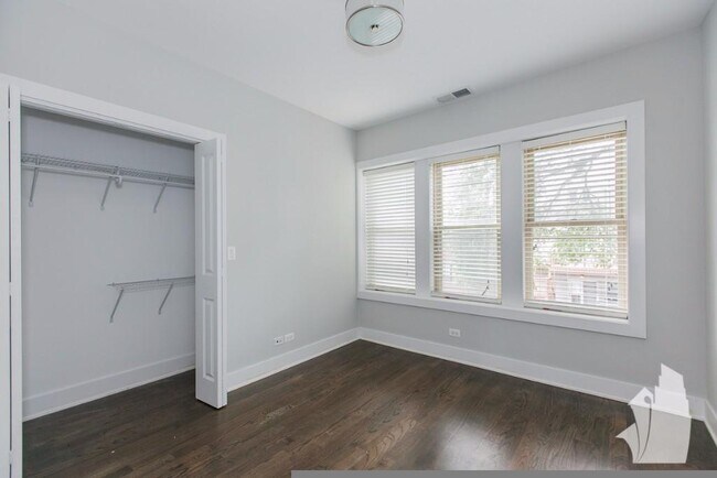 Building Photo - 3921 North Janssen-2N