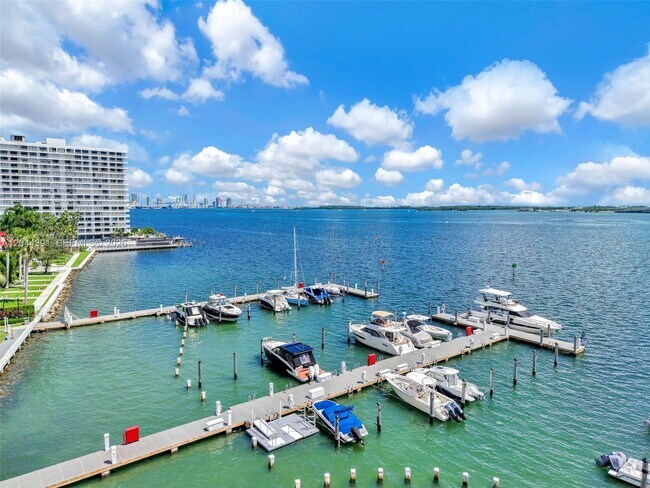 Building Photo - 1627 Brickell Ave