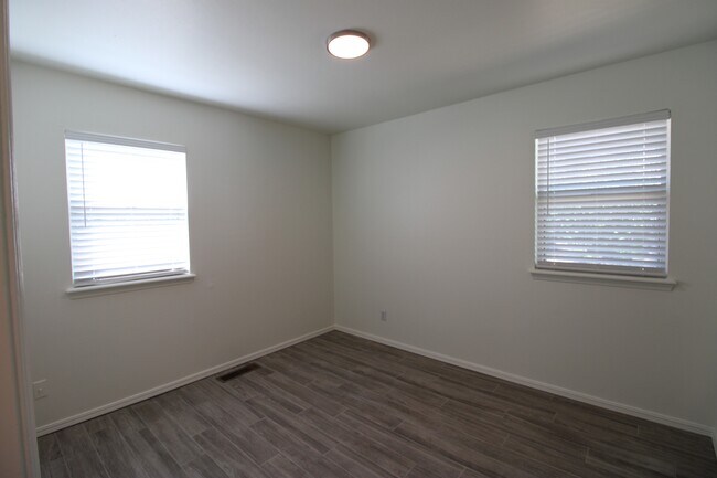 Building Photo - 59 Shirley Ln