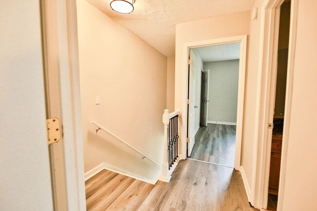 Building Photo - Convenient Antioch Townhome