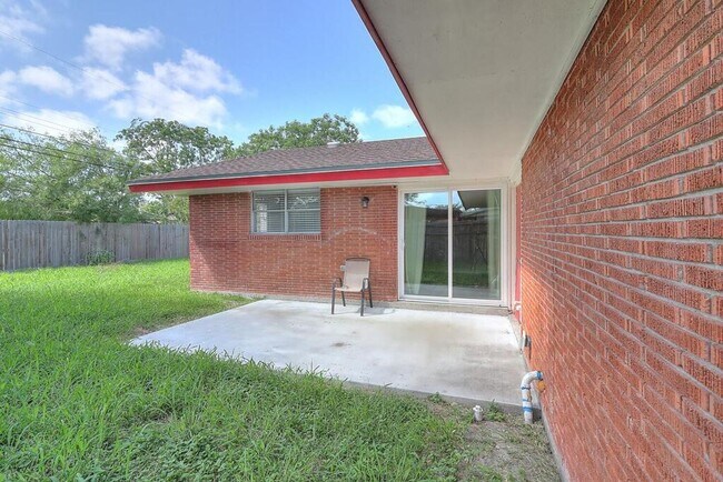 Building Photo - 1106 Bradshaw Dr
