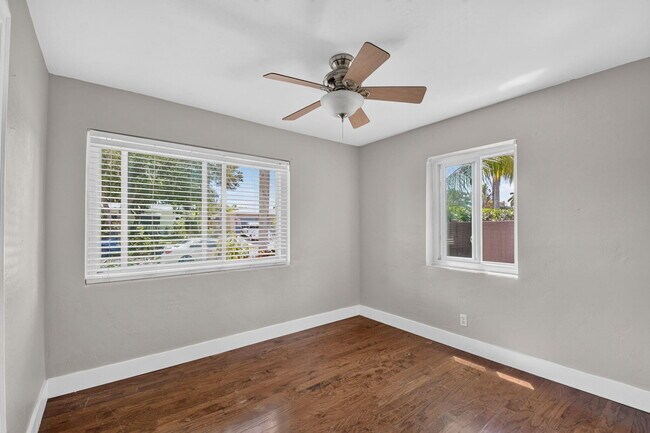 Building Photo - 907 Wright Dr