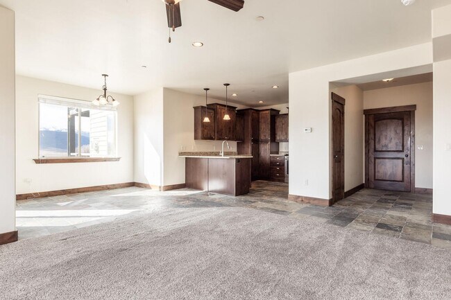 Building Photo - Unfurnished Condo in Black Rock Ridge