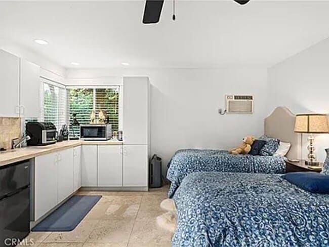 Building Photo - Custom built home with an AMAZING resort l...