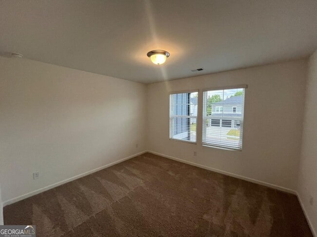 Building Photo - 2213 Boxwood Cir