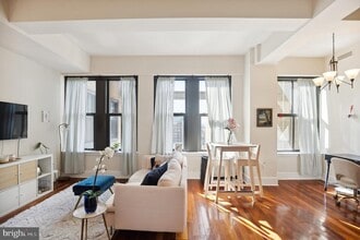 Building Photo - 1500 Chestnut St