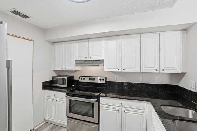 Building Photo - 8215 Ibis Club Dr