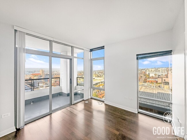 Building Photo - Spacious 2B/2BA Acqua Vista Condo w/ A/C & Washer/Dryer!