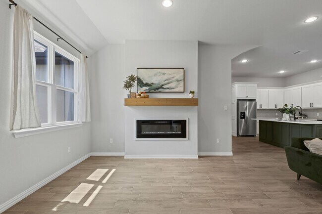 Building Photo - Grand in Granbury!