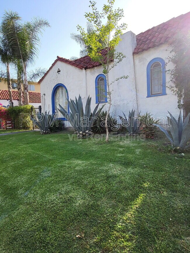 Primary Photo - 831 1/3 N. Formosa Ave.