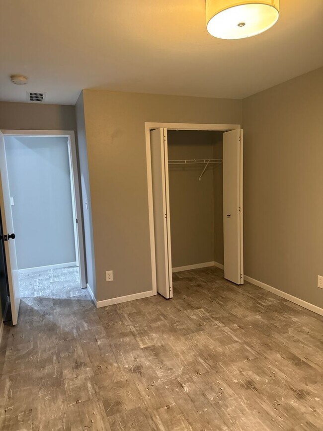 Building Photo - 1051 Minns Dr