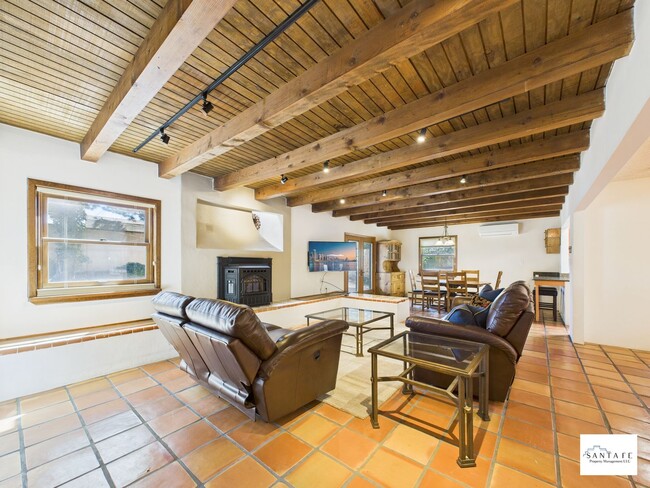 Building Photo - Fully Furnished Home available Now!