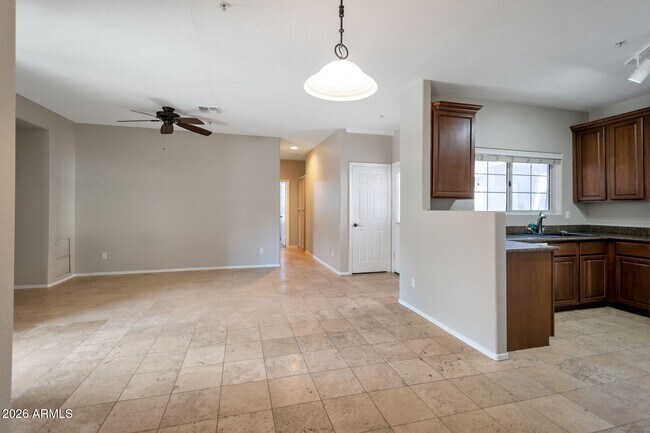 Building Photo - 1633 E Lakeside Dr