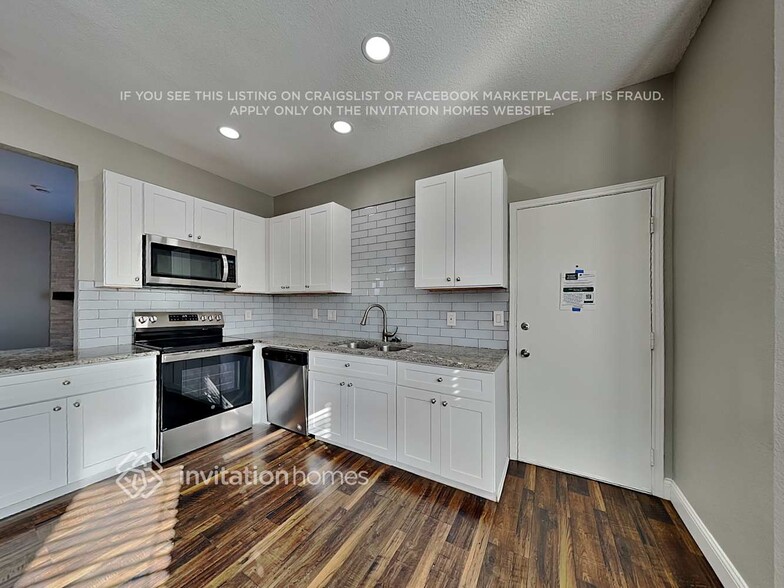 Building Photo - 7992 Roundtable Rd