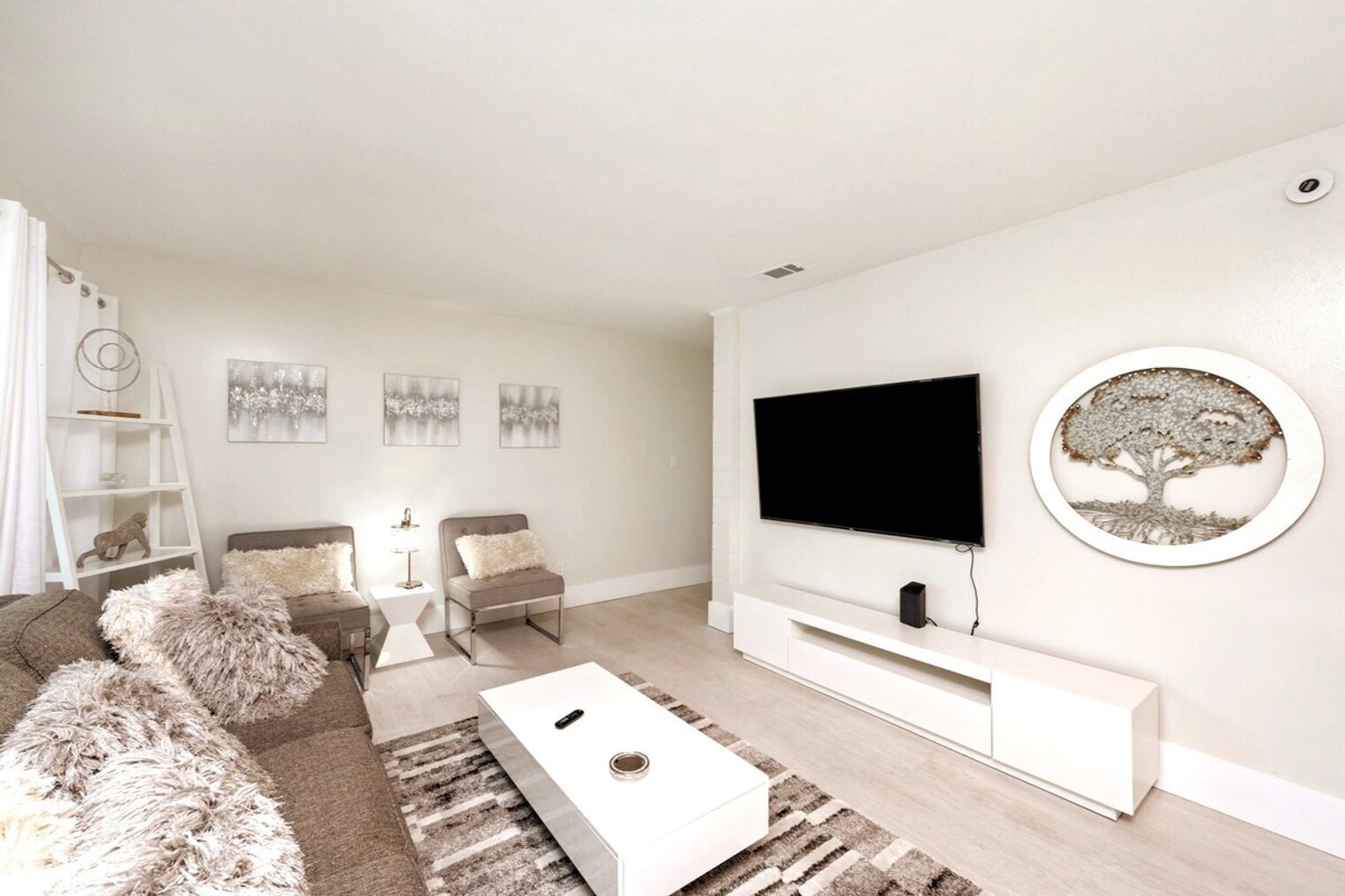 Building Photo - 4000 Gulf Terrace Dr