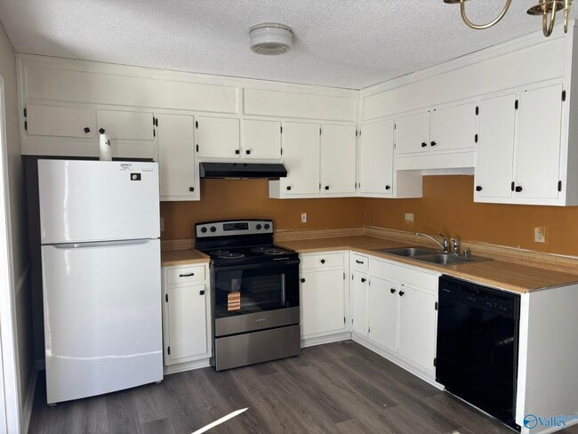 Building Photo - 2607 Wynterhall Rd SE