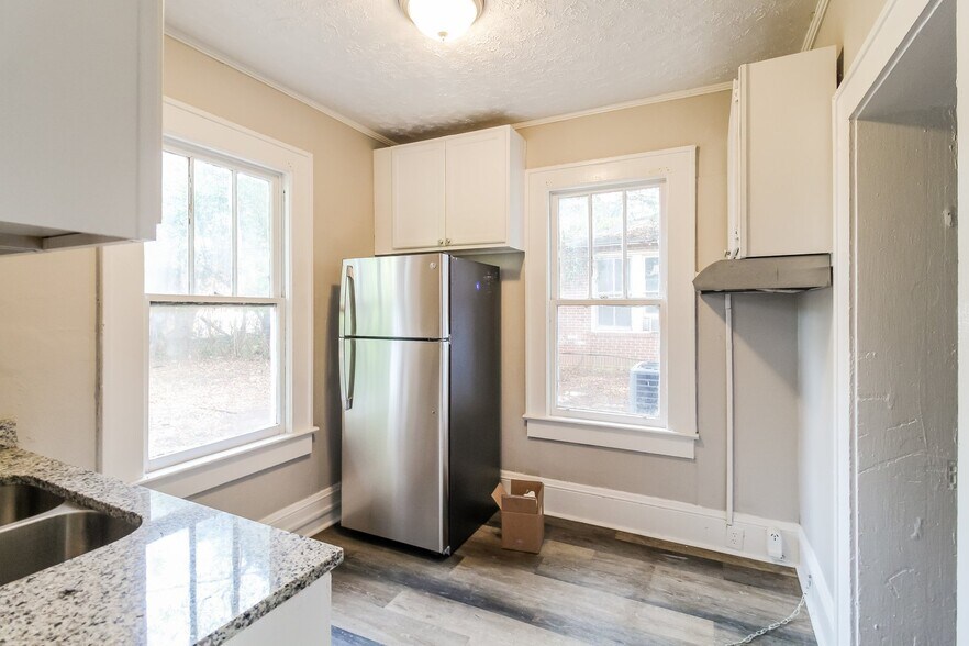 Building Photo - 2795 Cherry Ave