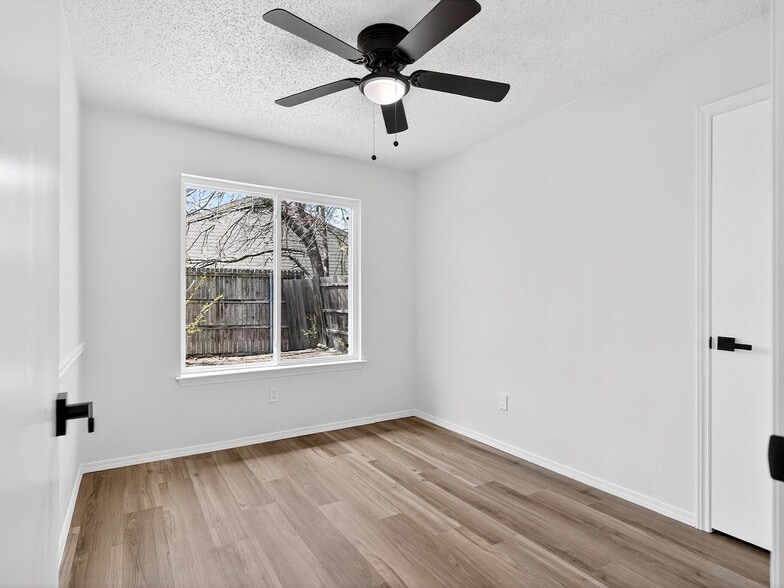 Building Photo - 3808 Glover Dr