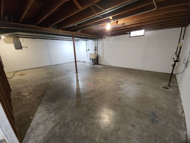 Building Photo - 631-633 E Longview Dr.