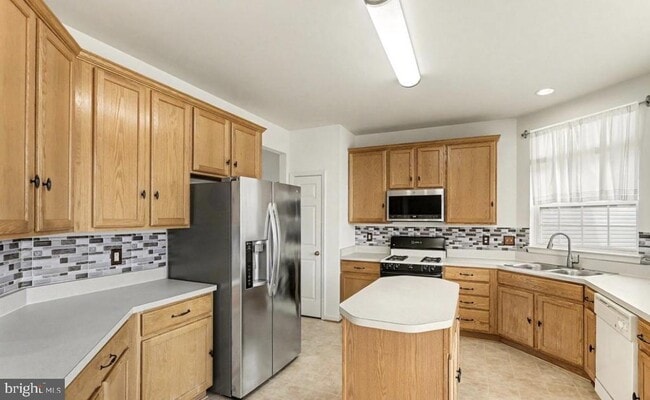 Building Photo - 9613 Laurel Oak Dr