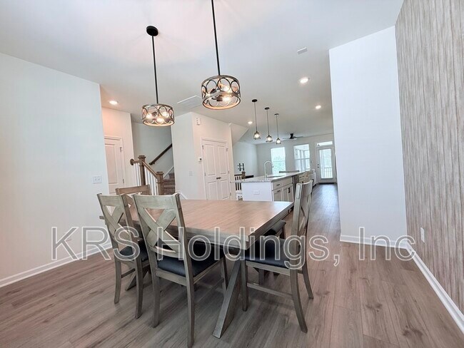Building Photo - 849 Parc Townes Dr