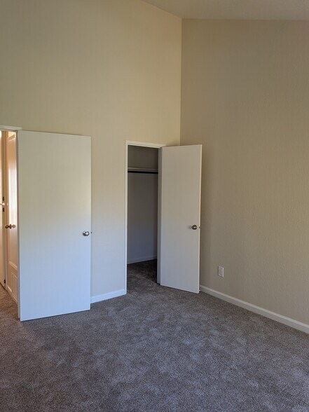 Building Photo - 960 Memorial Dr