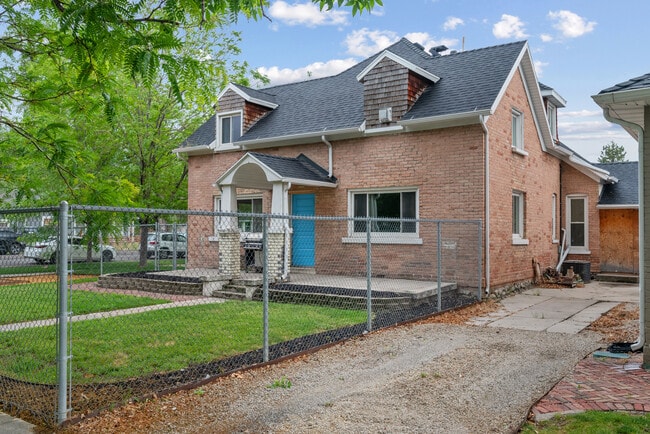 Building Photo - 216 S 500 E