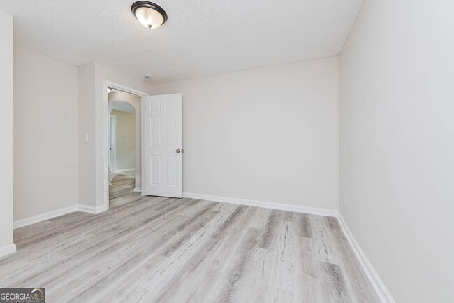 Building Photo - 3584 Log Cabin Dr